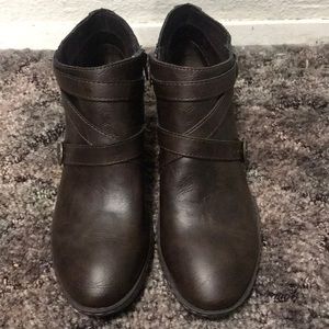 b.o.c Brown leather strap booties size 8/12